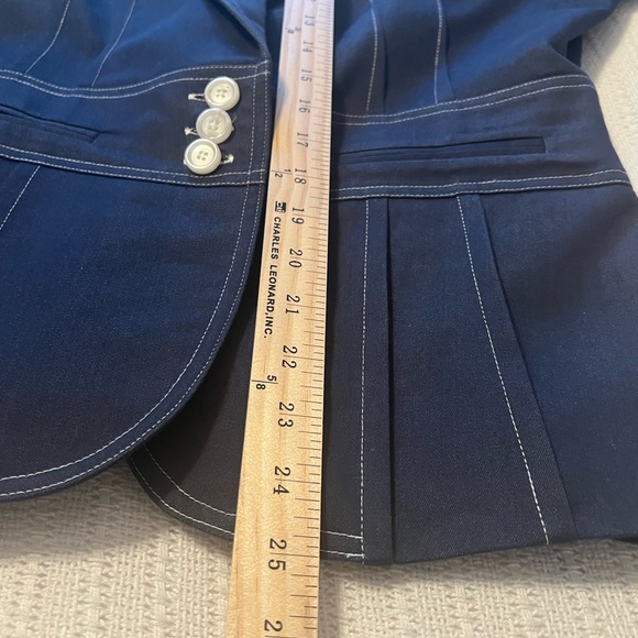 #3037. Julie Mitchell Urban Collection 3-Button Jacket w/Pleats/Pockets. Size M - Picture 10 of 12